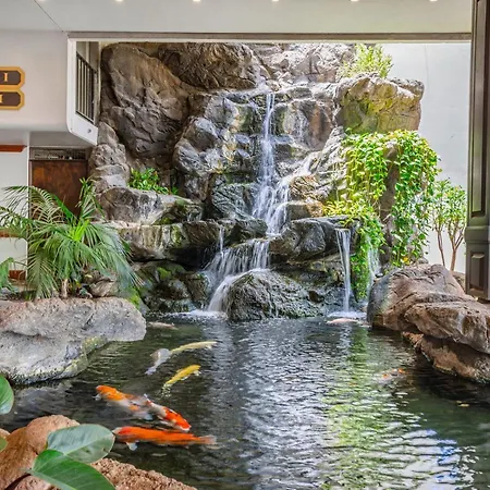 Stylish Condo With Mountain Views In Waikiki Banyan! Honolulu Extérieur photo
