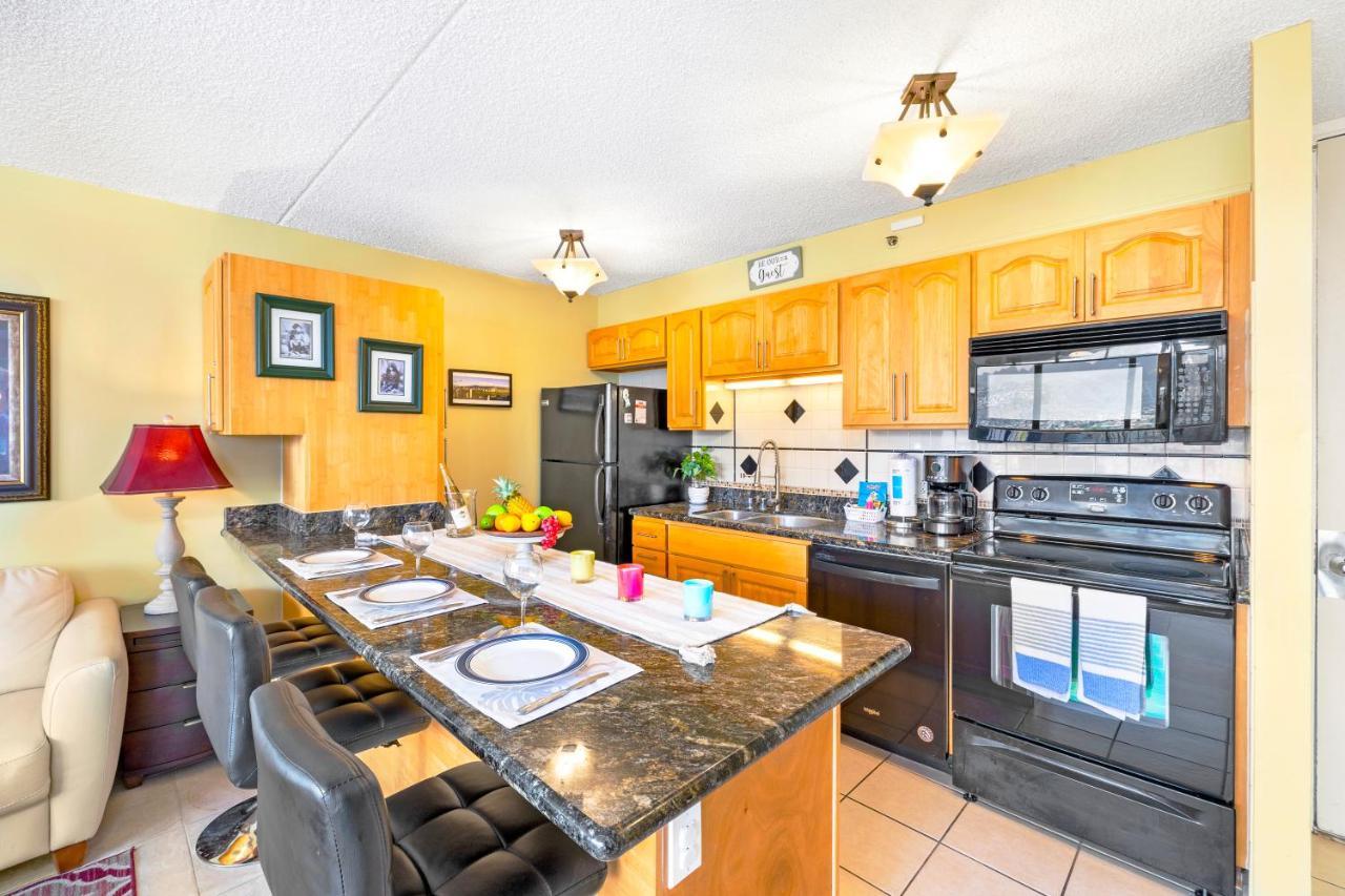 Stylish With Mountain Views In Waikiki Banyan! Appartement *