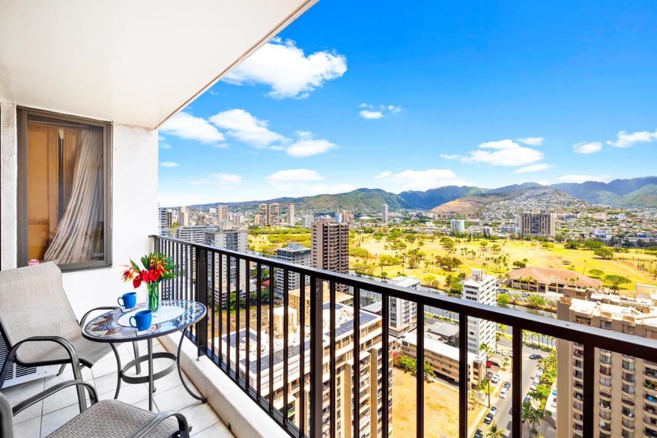 Stylish With Mountain Views In Waikiki Banyan! Appartement *
