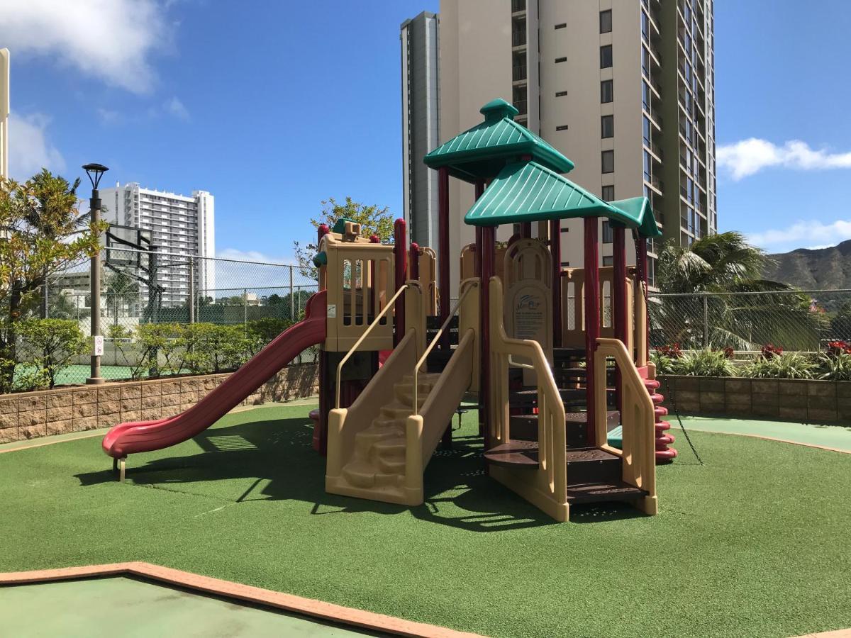 Stylish With Mountain Views In Waikiki Banyan! Appartement