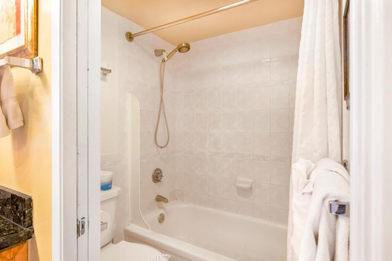 Stylish With Mountain Views In Waikiki Banyan! Appartement Honolulu
