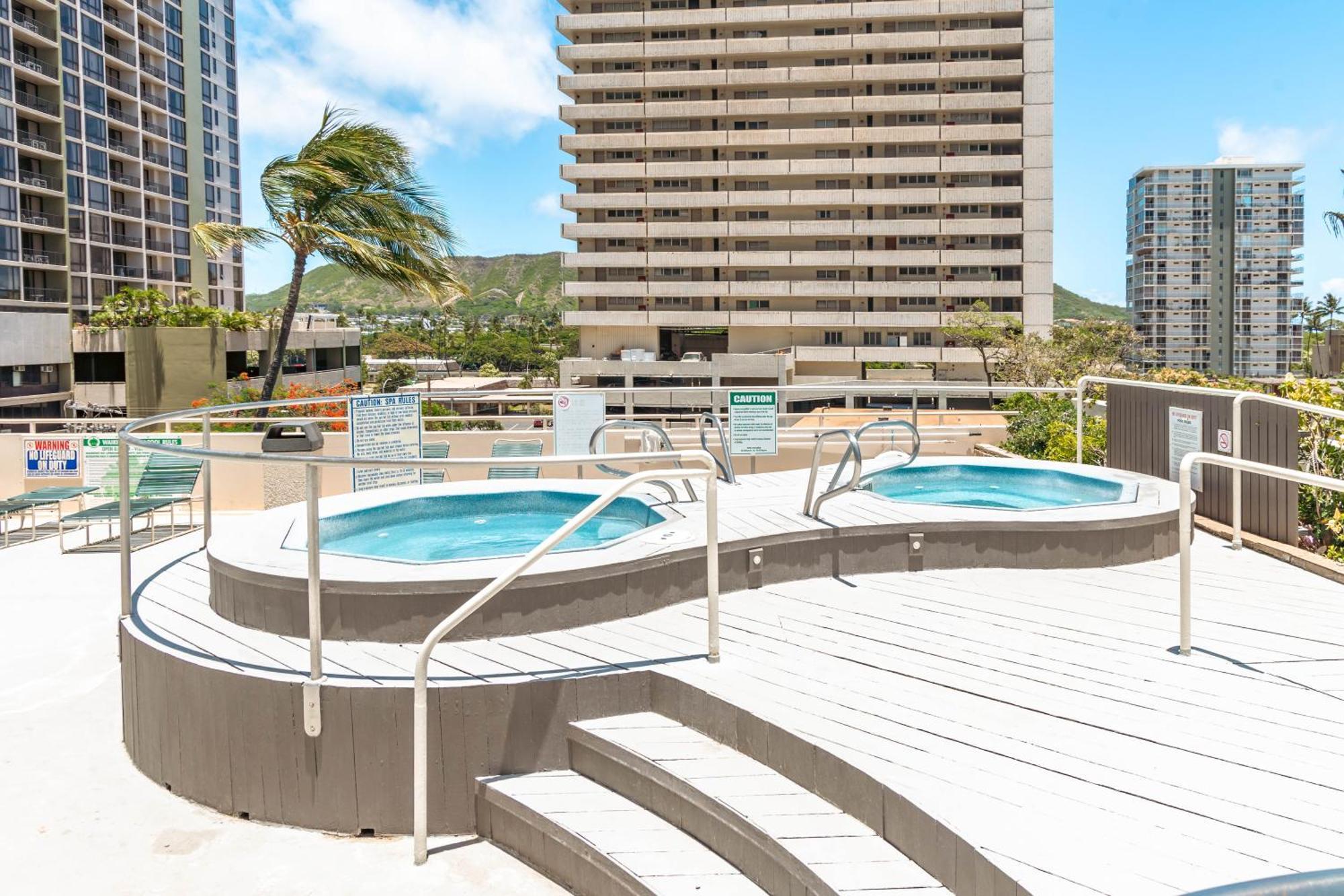 Stylish With Mountain Views In Waikiki Banyan! Appartement *